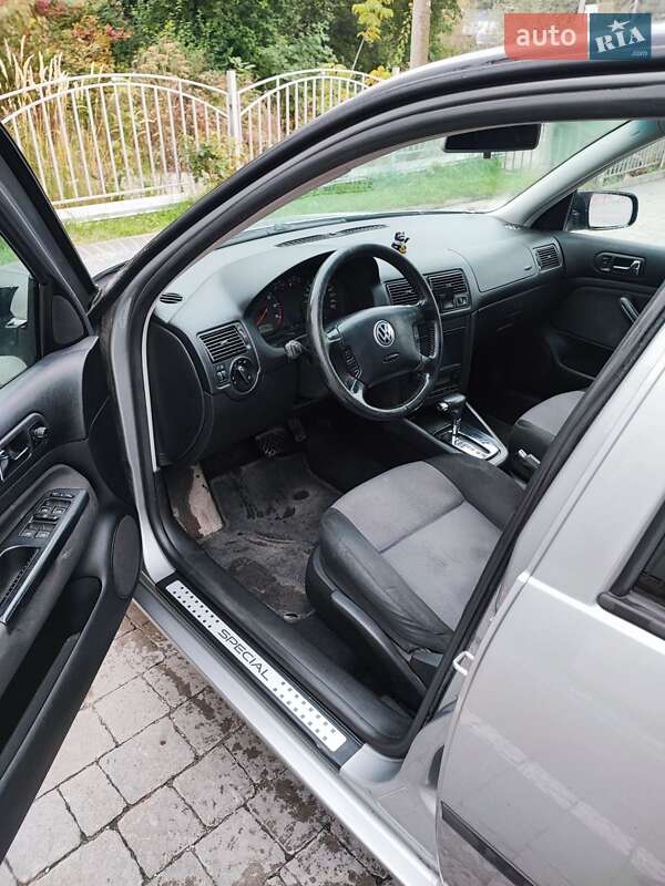 Хетчбек Volkswagen Golf 2002 в Тернополі