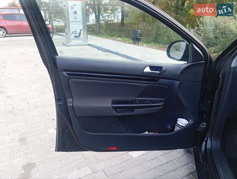 Универсал Volkswagen Golf 2010 в Стрые