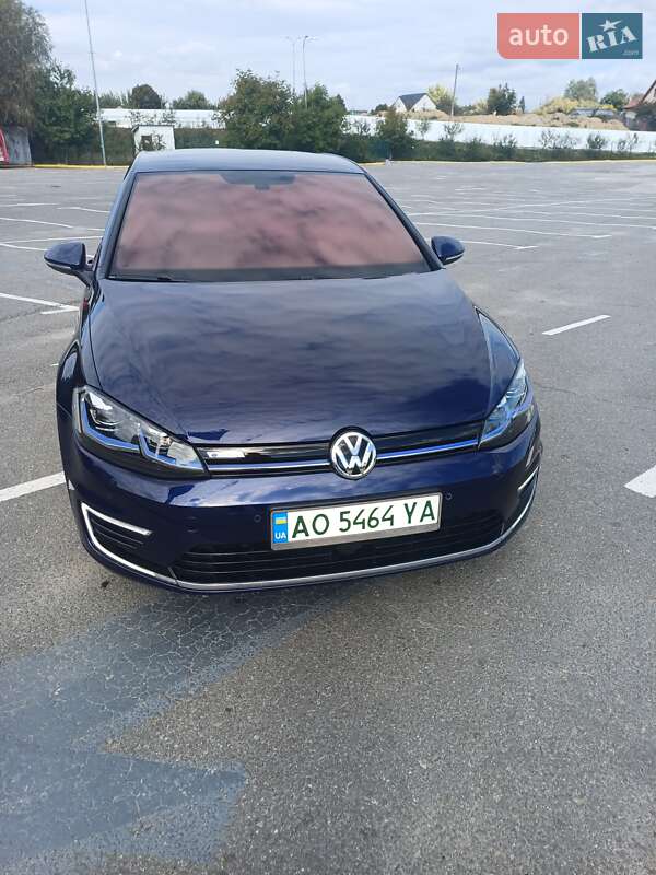 Хетчбек Volkswagen Golf 2018 в Ужгороді