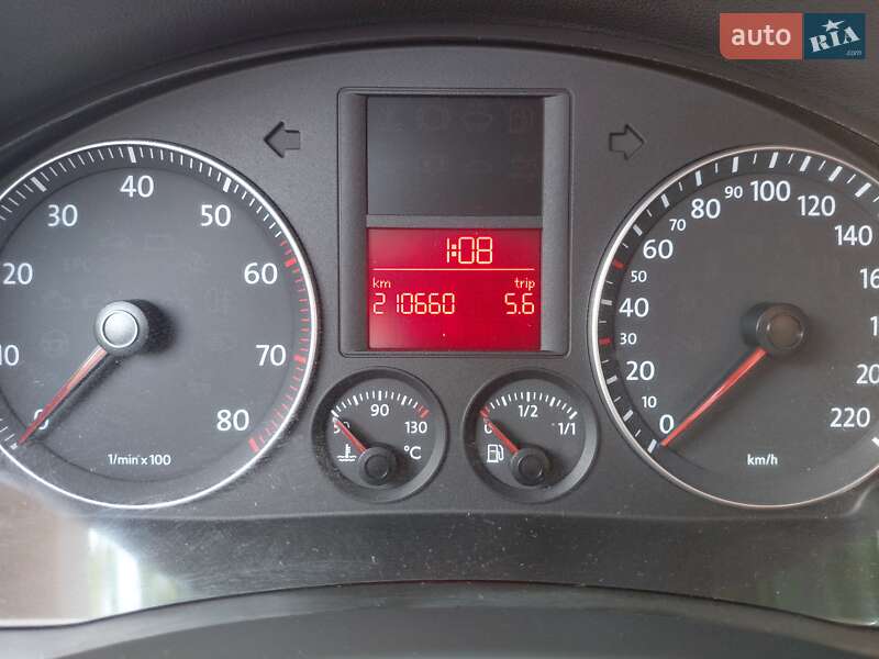 Хэтчбек Volkswagen Golf 2003 в Лебедине