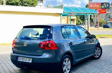 Хетчбек Volkswagen Golf 2005 в Новомосковську