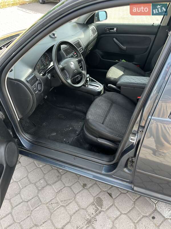 Хетчбек Volkswagen Golf 2001 в Запоріжжі