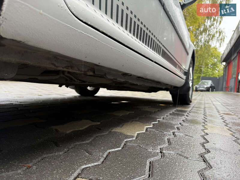 Універсал Volkswagen Golf 2001 в Чернівцях