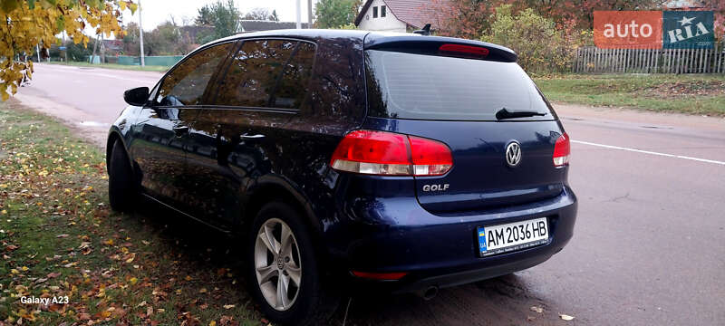 Хэтчбек Volkswagen Golf 2010 в Житомире