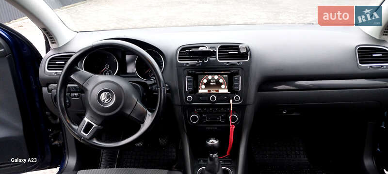 Хэтчбек Volkswagen Golf 2010 в Житомире