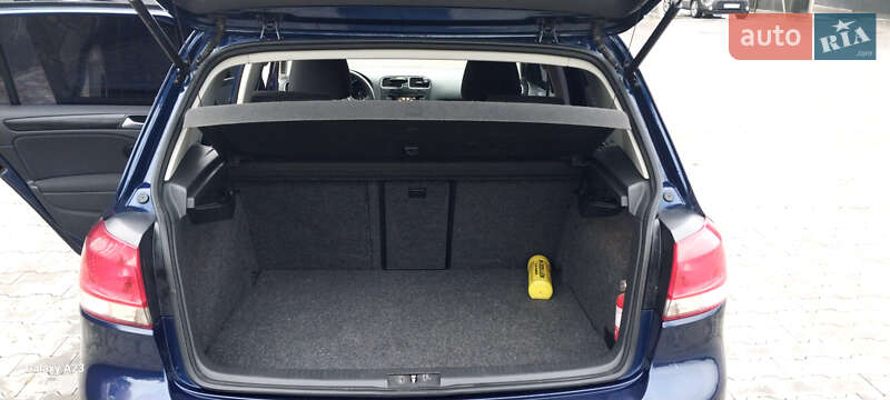 Хэтчбек Volkswagen Golf 2010 в Житомире