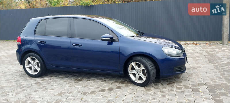 Хэтчбек Volkswagen Golf 2010 в Житомире