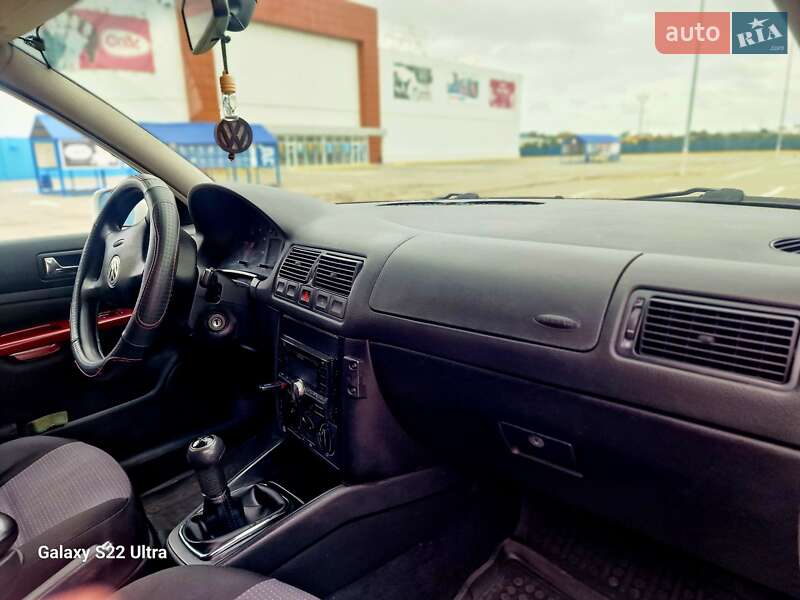 Хетчбек Volkswagen Golf 2001 в Одесі