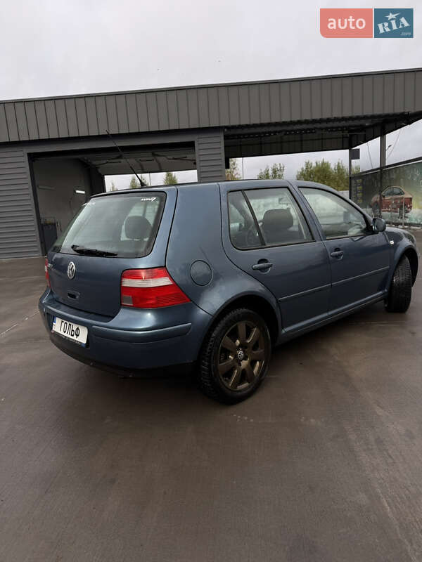 Хетчбек Volkswagen Golf 2003 в Києві