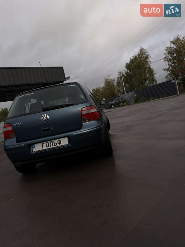 Хетчбек Volkswagen Golf 2003 в Києві