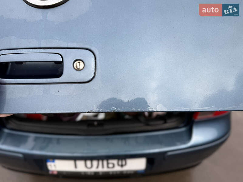 Хетчбек Volkswagen Golf 2003 в Києві