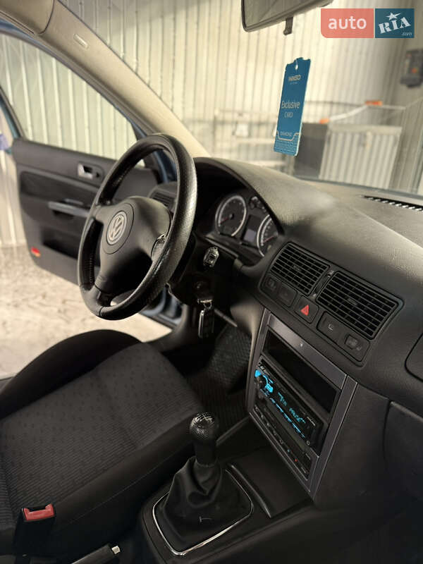 Хетчбек Volkswagen Golf 2003 в Києві