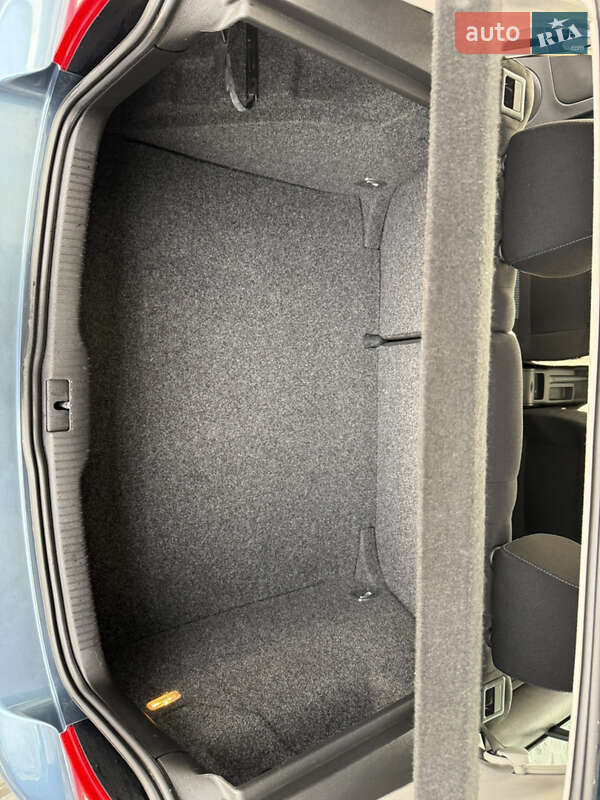 Хетчбек Volkswagen Golf 2003 в Києві