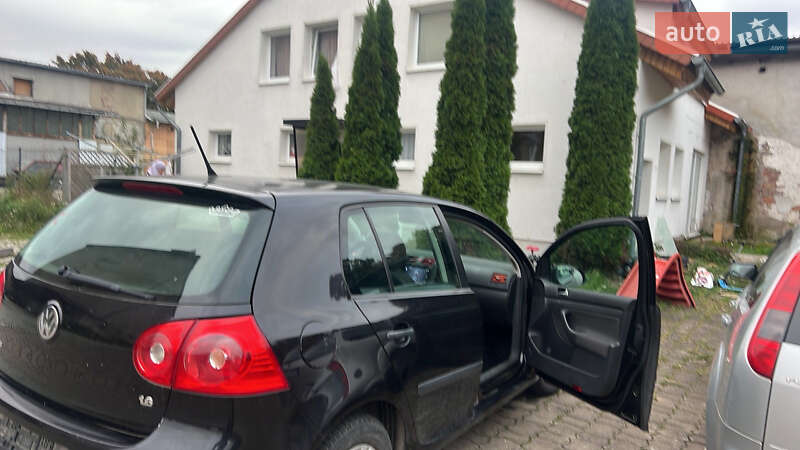 Хетчбек Volkswagen Golf 2006 в Луцьку