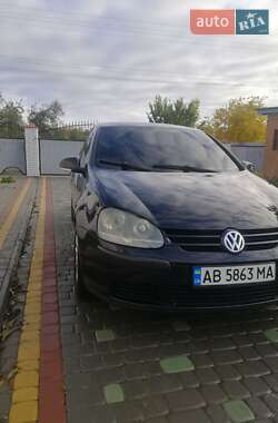 Хетчбек Volkswagen Golf 2004 в Гайсину