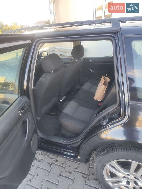 Універсал Volkswagen Golf 2003 в Старокостянтинові