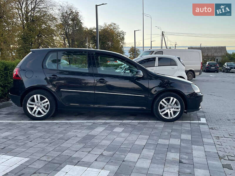 Хэтчбек Volkswagen Golf 2008 в Виннице
