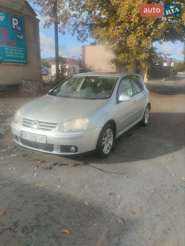 Хетчбек Volkswagen Golf 2007 в Гощі