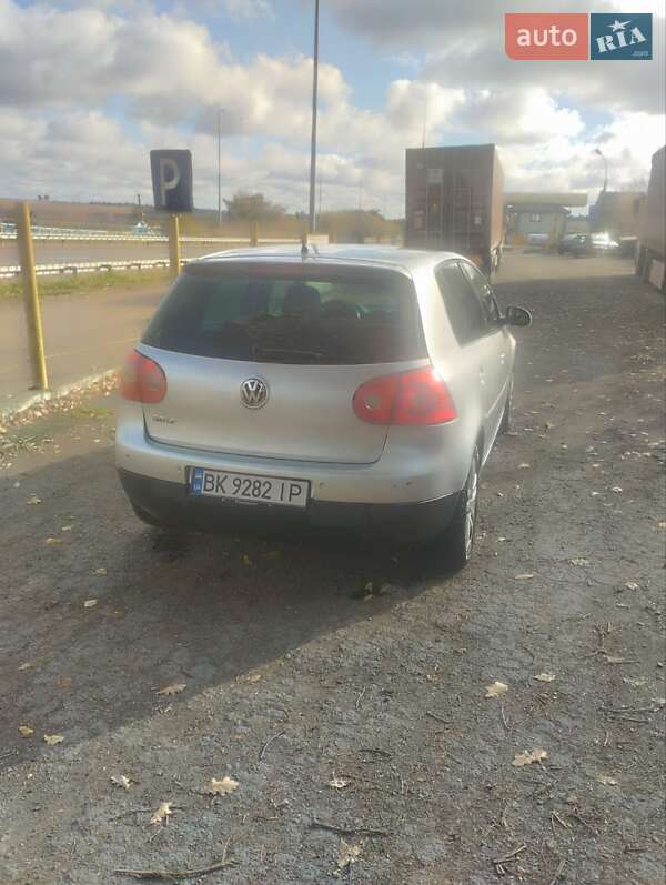 Хетчбек Volkswagen Golf 2007 в Гощі