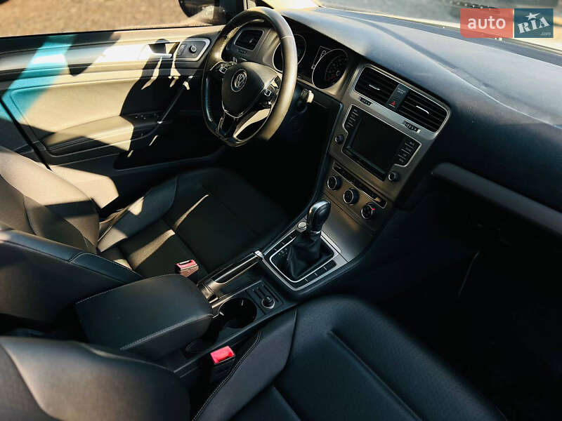 Универсал Volkswagen Golf 2016 в Полтаве