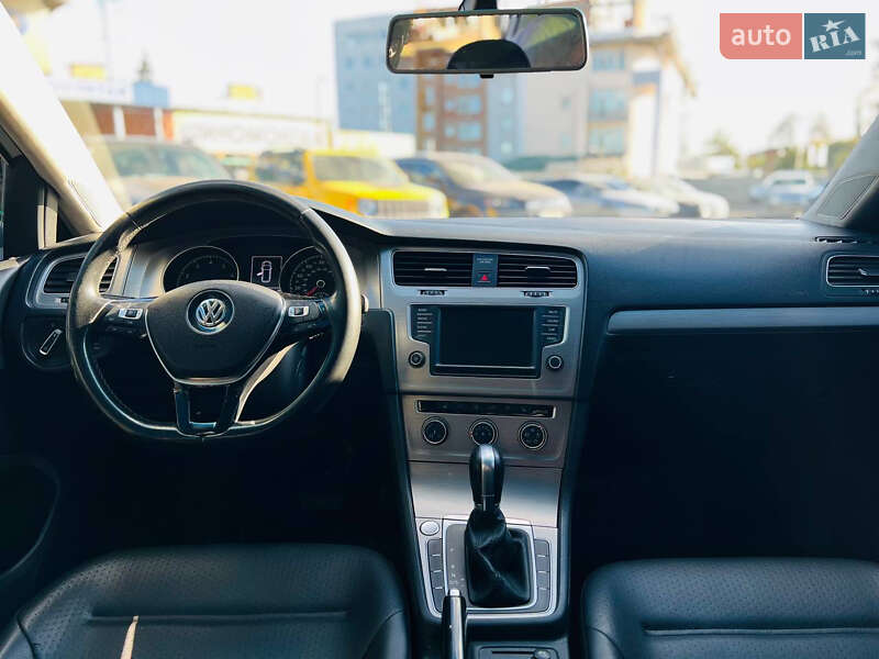 Универсал Volkswagen Golf 2016 в Полтаве