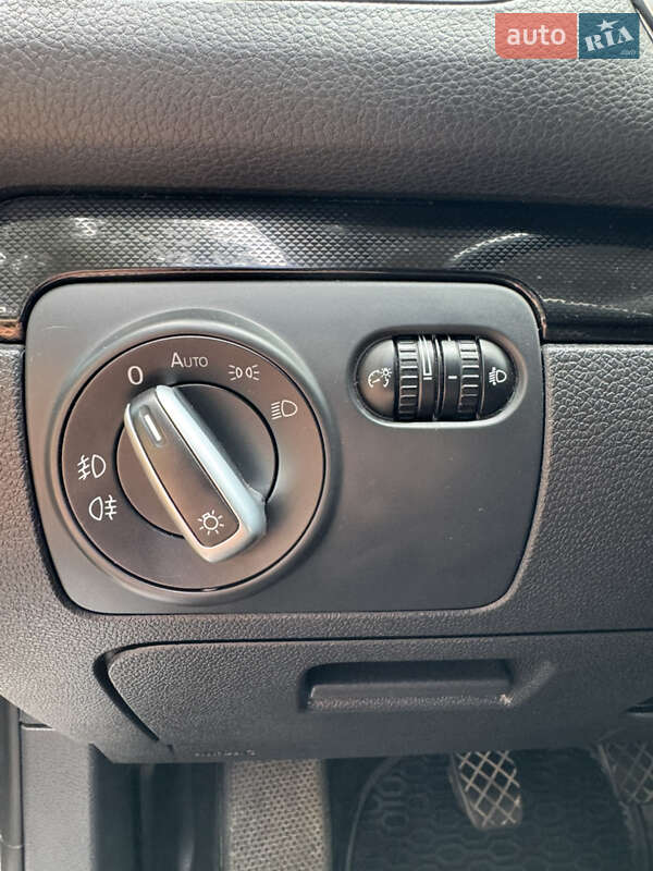 Хетчбек Volkswagen Golf 2009 в Луцьку