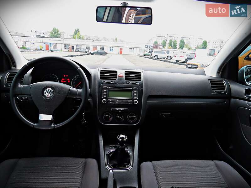 Хетчбек Volkswagen Golf 2005 в Черкасах