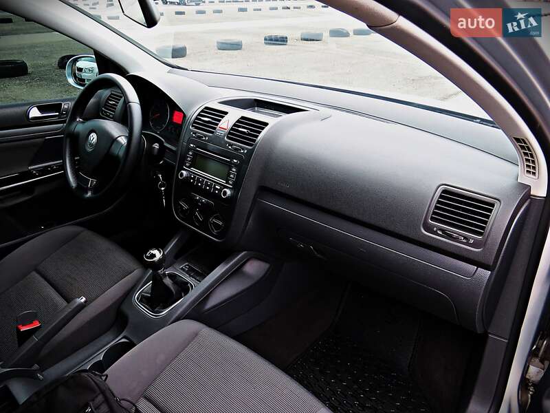 Хетчбек Volkswagen Golf 2005 в Черкасах