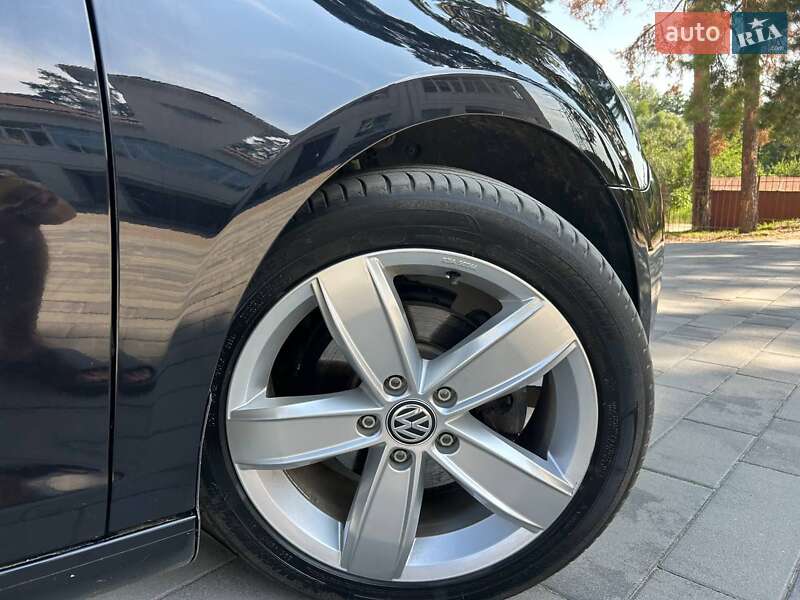 Хетчбек Volkswagen Golf 2010 в Охтирці