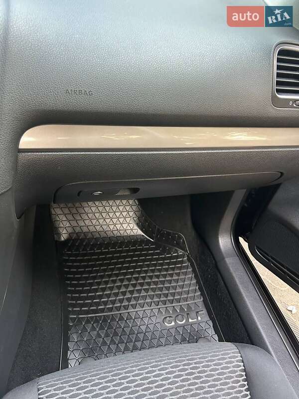 Хетчбек Volkswagen Golf 2010 в Охтирці