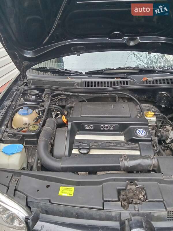 Хетчбек Volkswagen Golf 2001 в Сумах