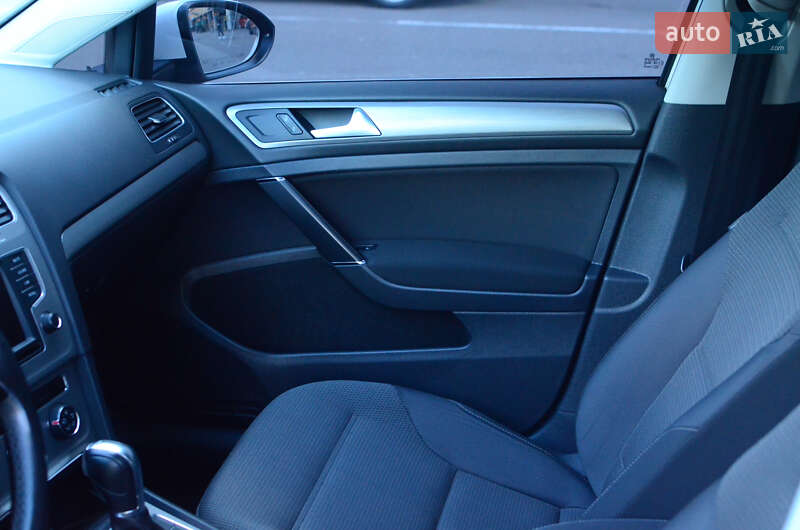 Універсал Volkswagen Golf 2015 в Києві