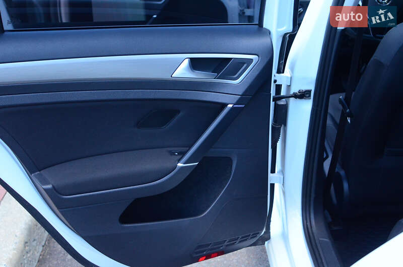 Універсал Volkswagen Golf 2015 в Києві