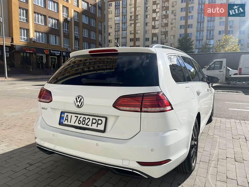 Універсал Volkswagen Golf 2017 в Києві