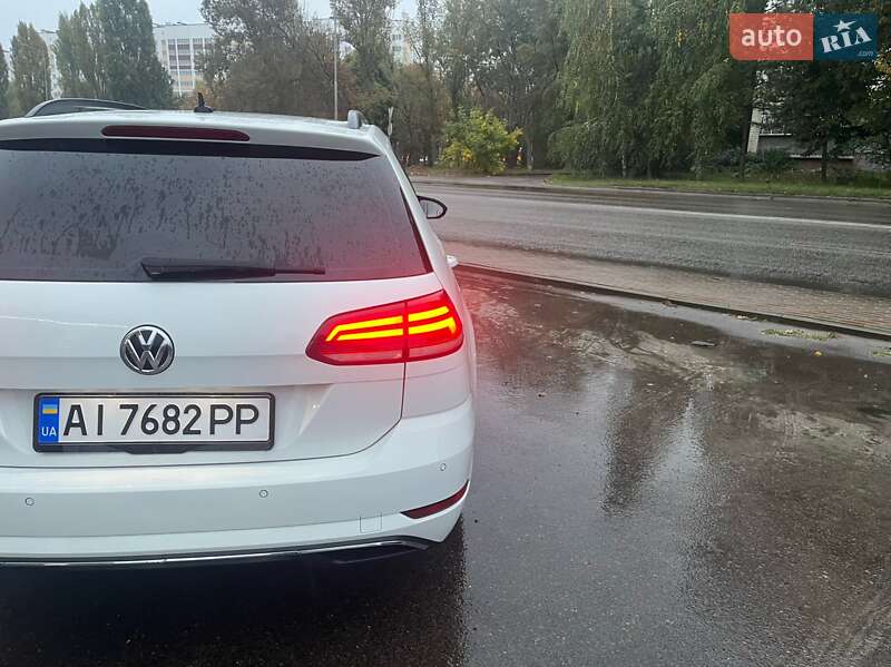 Універсал Volkswagen Golf 2017 в Києві