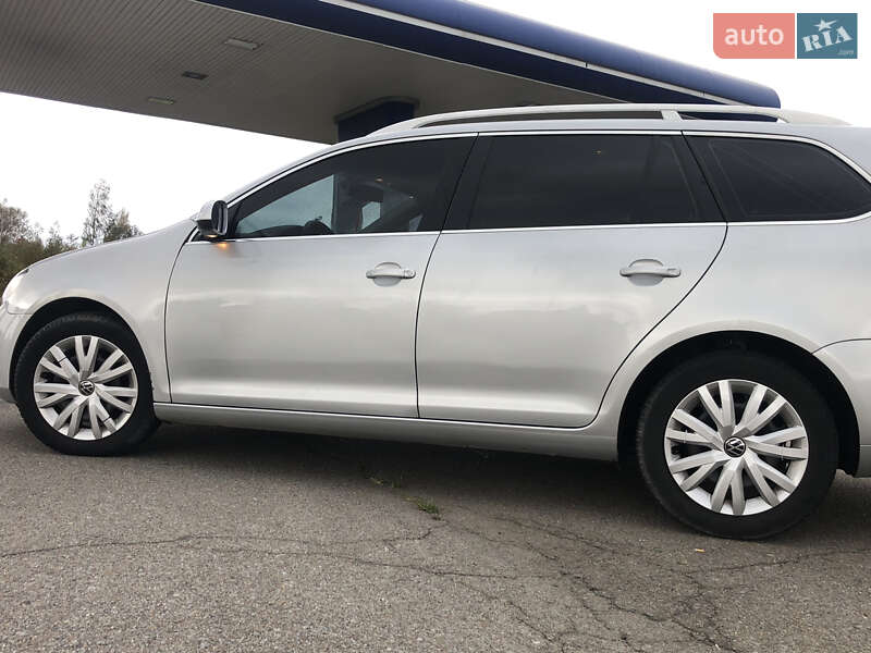 Універсал Volkswagen Golf 2011 в Звягелі