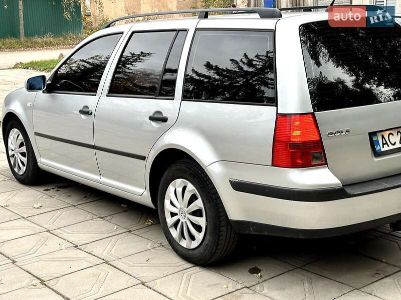 Универсал Volkswagen Golf 2001 в Коростене