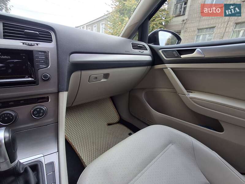 Універсал Volkswagen Golf 2015 в Жмеринці