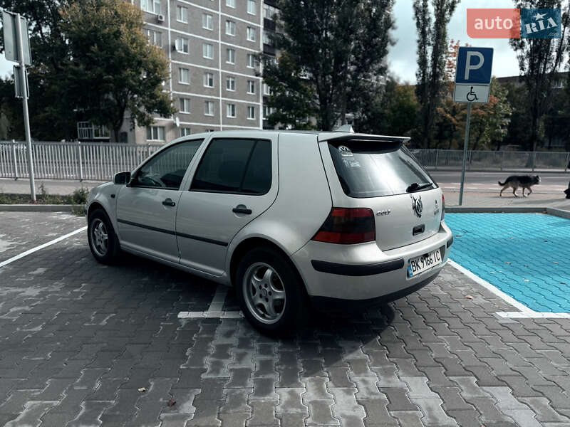 Хэтчбек Volkswagen Golf 1999 в Вараше