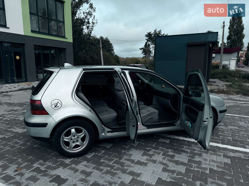 Хэтчбек Volkswagen Golf 1999 в Вараше