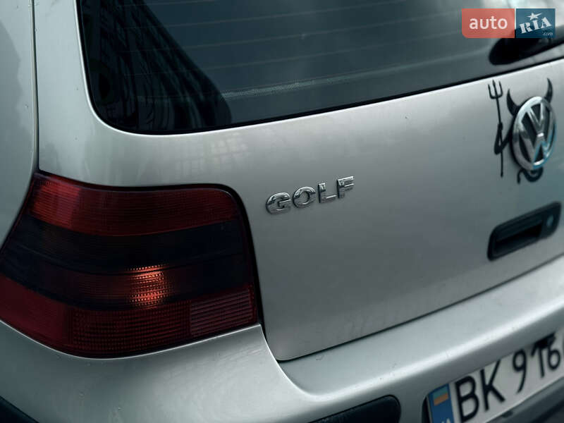 Хэтчбек Volkswagen Golf 1999 в Вараше