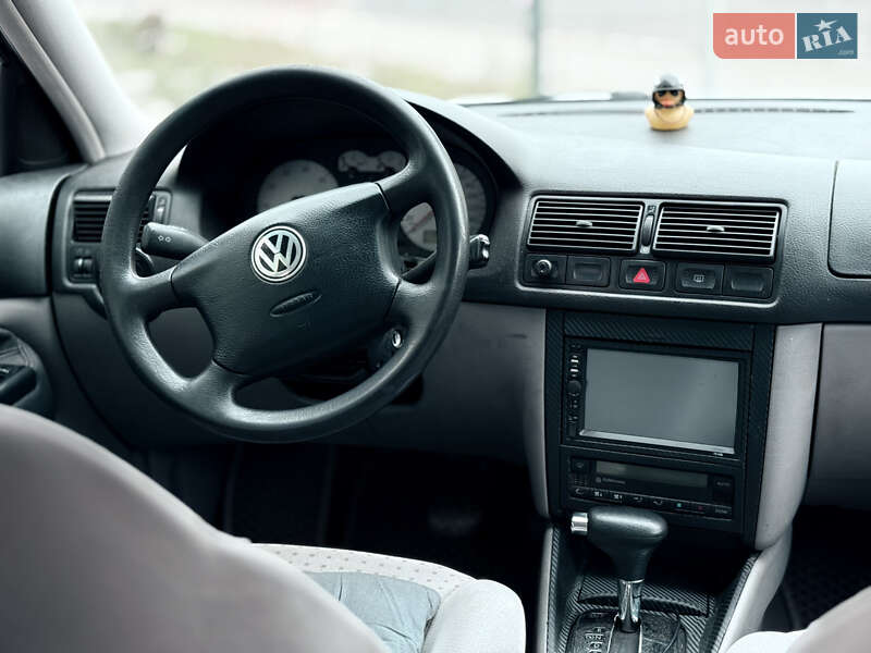 Хэтчбек Volkswagen Golf 1999 в Вараше