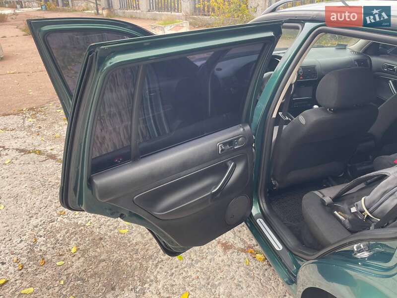 Універсал Volkswagen Golf 2000 в Чернігові