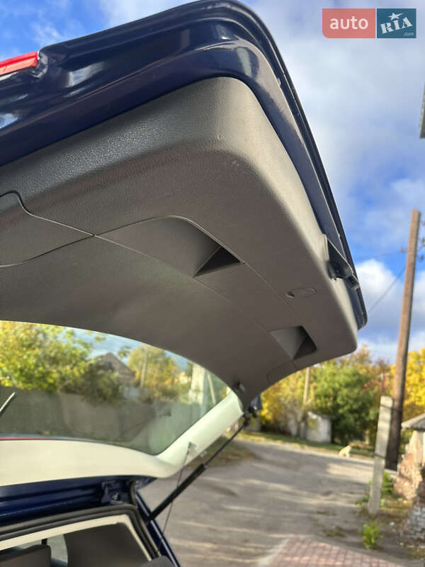 Хэтчбек Volkswagen Golf 2006 в Хороле