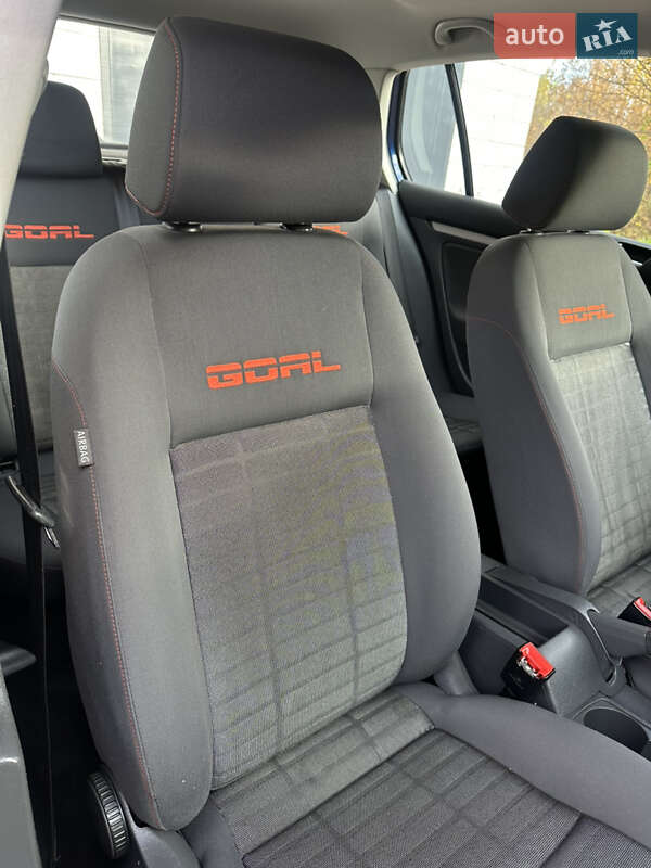 Хэтчбек Volkswagen Golf 2006 в Хороле