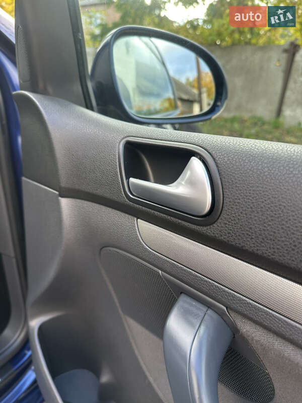 Хэтчбек Volkswagen Golf 2006 в Хороле