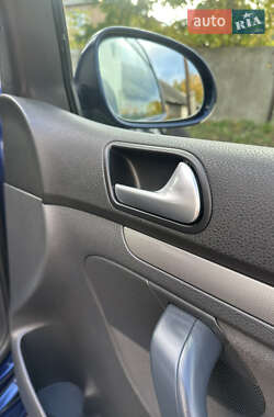 Хэтчбек Volkswagen Golf 2006 в  фото 24 Хэтчбек Volkswagen Golf 2006 в