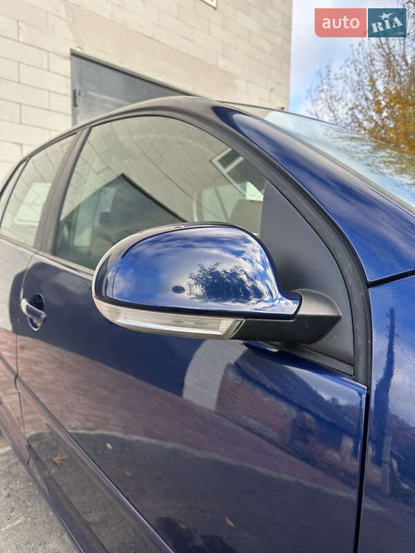 Хэтчбек Volkswagen Golf 2006 в Хороле