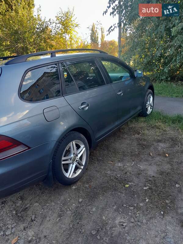 Универсал Volkswagen Golf 2011 в Черкассах
