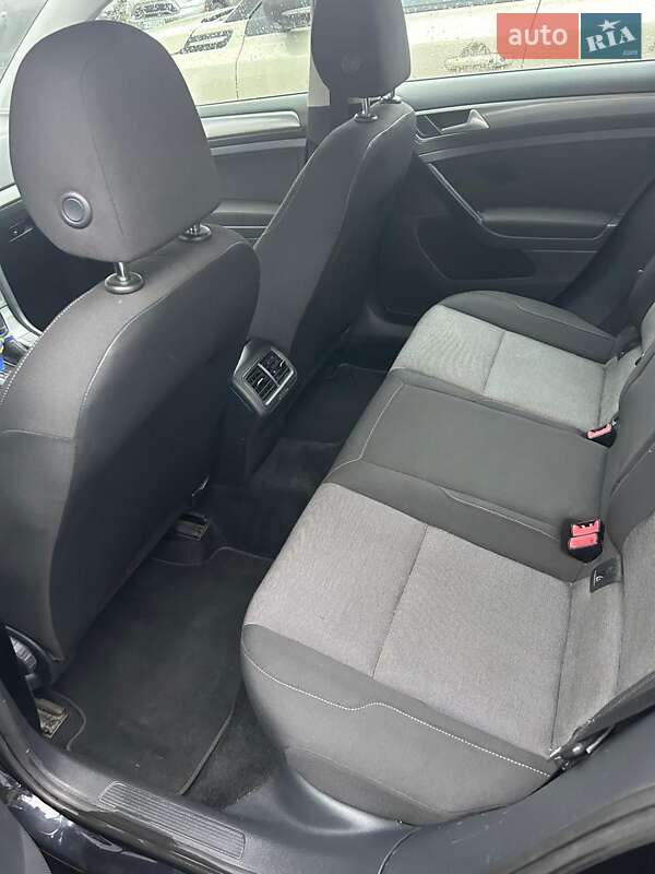 Хетчбек Volkswagen Golf 2013 в Києві